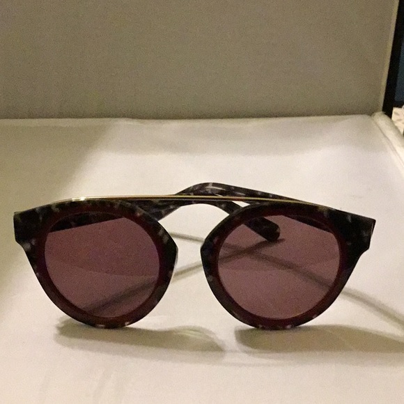 COPY - SALVATORE FERRAGAMO SUNGLASSES. - Picture 2 of 9